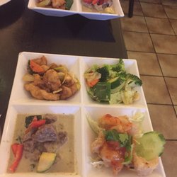 Malee - Tolles Abenteuer! Das Lokal rappelvoll. Das Thai-Menü für alle Gäste gleich! Superlecker! Eine unbedingte Empfehlung! Leider nicht veggie.