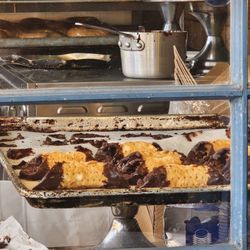 Snapdragon Bakery - Cannolli!