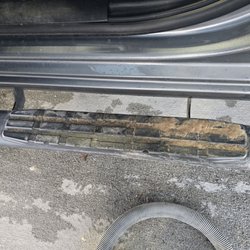 Tidal Wave Auto Spa - Machinery won't work properly. Watch out for nasty glares and unkind employees. Empty cleaner bottles. Worst experience ever.
