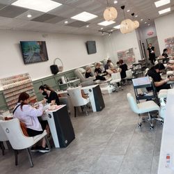 Luxury Nails & iLashes