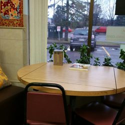 Hong Kong Chinese Food Takeout - Eating area