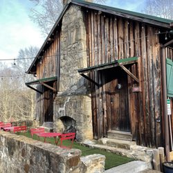 Flying Disc Clubhouse - The side patio