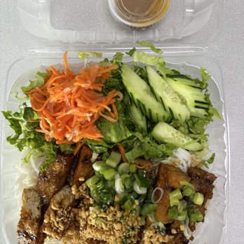 Pho 20 - Rice vermicelli with sweet fried tofu for the vegetarians and vegans. Delicious and good portions. - Vietnamese Near Me - Philadelphia, Pennsylvania Pho 20 - Rice vermicelli with sweet fried tofu for the vegetarians and vegans. Delicious and good portions. - Vietnamese Near Me - Philadelphia, Pennsylvania