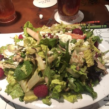 Bubba Gump Shrimp - Pear & Berry Salad - Seafood Near Me - Orlando, Florida
