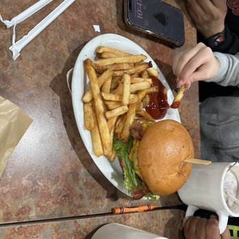 Huckleberry’s Breakfast And Lunch - Cheeseburger - Breakfast & Brunch Near Me - Concord, California