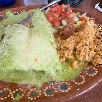Mexico Lindo - Wednesday special: Poblano chicken enchiladas (I'd recommend trying something different) - Mexican Near Me - San Antonio, Texas Mexico Lindo - Wednesday special: Poblano chicken enchiladas (I'd recommend trying something different) - Mexican Near Me - San Antonio, Texas
