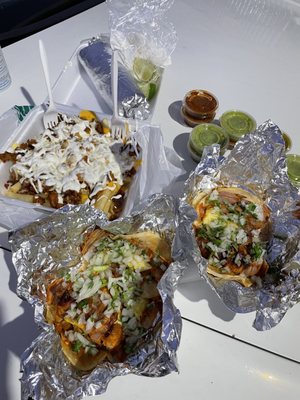 Leo's Tacos Truck by null