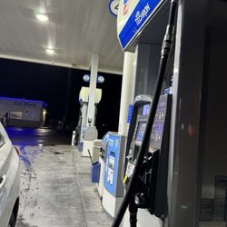 Chevron Chowchilla - Gas pumps