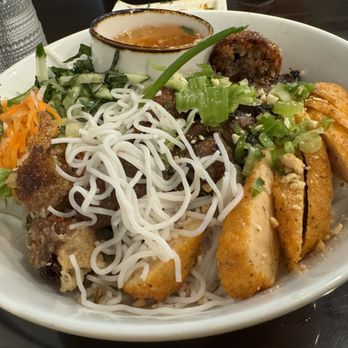 Saigon Bistro Sterling - Vietnamese Near Me - Sterling, Virginia