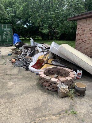 Waste pick up from a house fire in Seabrook - This project was just finished a couple of days ago where a house had caught on fire and I was asked to remove all the waste that was move from the house. Done at an affordable price to the client. Thanks again to my client for in trusting me with his business. Waste pick up from a house fire in Seabrook - This project was just finished a couple of days ago where a house had caught on fire and I was asked to remove all the waste that was move from the house. Done at an affordable price to the client. Thanks again to my client for in trusting me with his business.