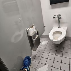 Staples - Absolute disgusting toilet