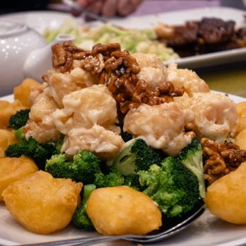 Park Asia - Jumbo Shrimp, Walnuts, and Fried Milk with Mayonnaise Sauce 什果脆奶沙汁蝦球: $60 for Large - Dim Sum Near Me - Brooklyn, New York