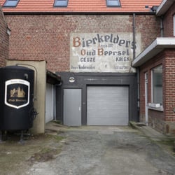 OUD Beersel - The entrance for brewery tours.   Note: they're open Saturdays.