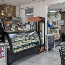 Sweet Caroline's Bakery & Cafe - Interior dining