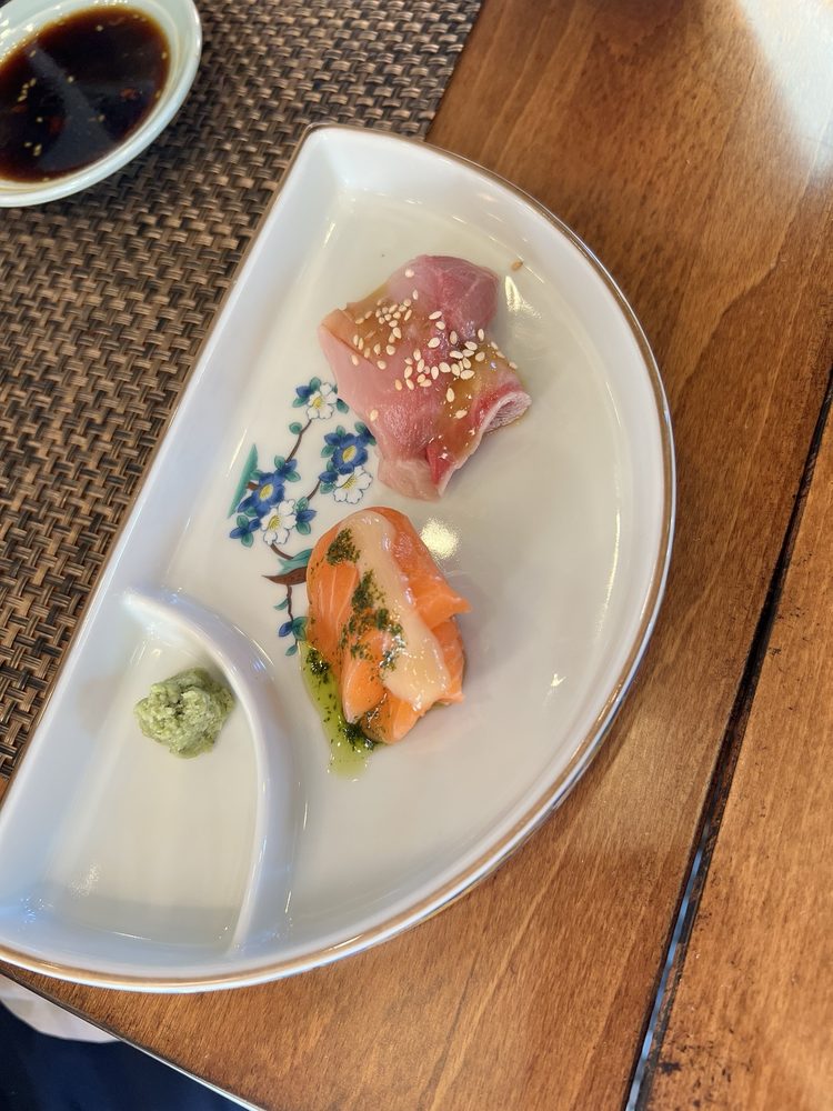 Nanami Sushi Diner & Onigiri Logo