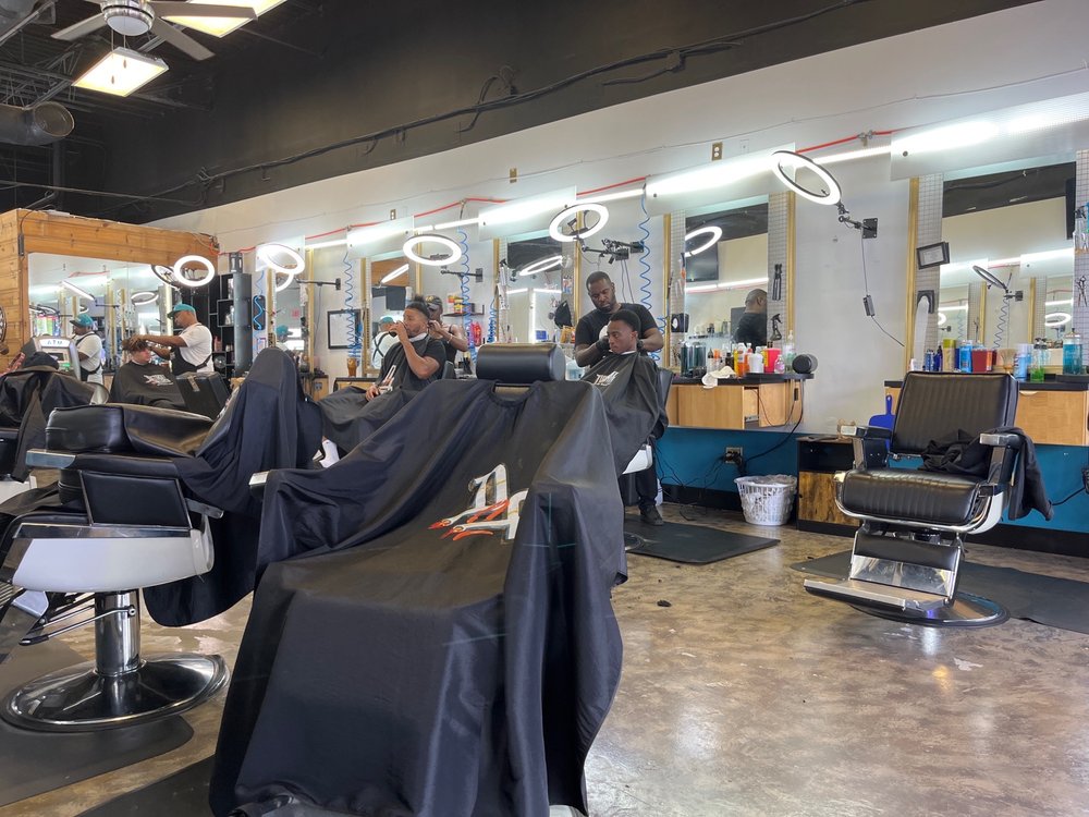 Detroit 2 Atlanta Fade'z & Braid'z Logo