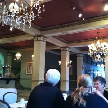 Jose's Cafecito Restaurant - Gorgeous chandeliers! - Breakfast & Brunch Near Me - Weslaco, Texas