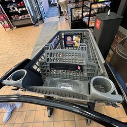 Schnucks Ballwin - Double cup holders and easy strap child safety seat with cart sanitizer wipes