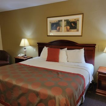 Ramada by Wyndham Columbia - Hotels Near Me - Columbia, Missouri