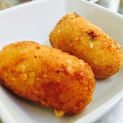 Bar del Mig - Croquetas de avellana, membrillo y queso