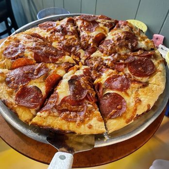 Dollies Pub & Cafe - Pizza Near Me - Lahaina, Hawaii