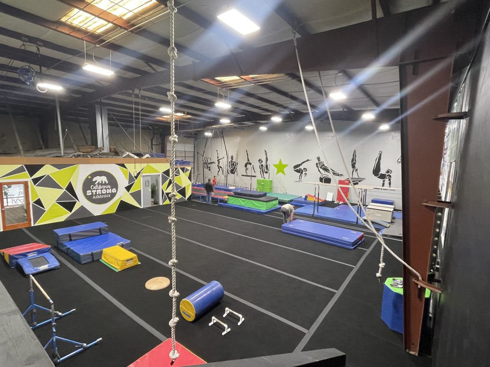 California Strong Athletics Logo