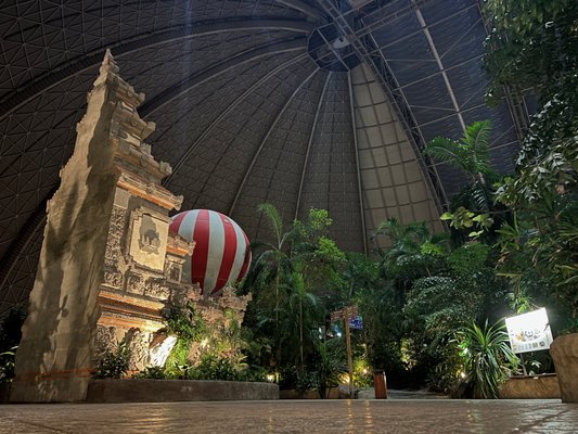 Photo of Tropical Islands - Krausnick-Groß Wasserburg, BB, DE. Indoor hot air balloon