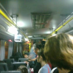 Rosario Bus - 60 kilómetros por autopista, parados. Y era un buen día, suele haber más gente.