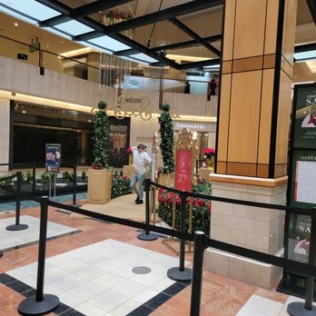 Northbrook Court - Santa staging area - Shopping Centers Near Me - Northbrook, Illinois