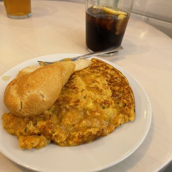 Pez Tortilla - Parmesano tortilla with crusty bread and coke - Spanish Near Me - Madrid, M
