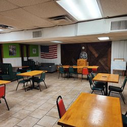 Milano’s Pizza - Plenty of space for families or other groups.