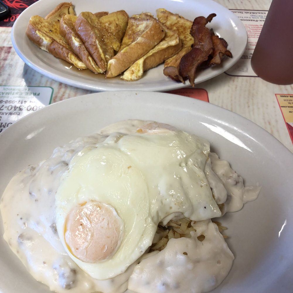 Cow Patties - Haystack meal with over medium egg and French toast with bacon - American Near Me - Warsaw, Missouri