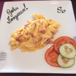 Cafe Stock - So kann Rührei mit Schinken aussehen! Lecker!