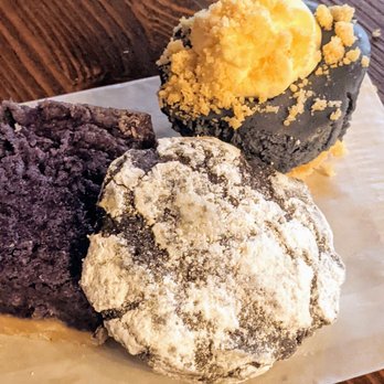 Cafe 86 - Ube Butter Bar, Ube Crinkle Cookie, Ube Crack Cheesecake | Instagram: @telephonesmoothie - Desserts Near Me - Las Vegas, Nevada