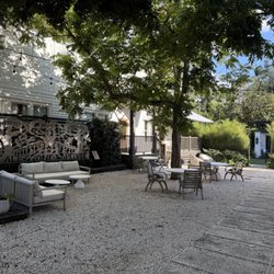 The Roost Ocean Springs - Courtyard between buildings