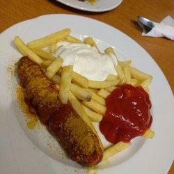 Traum Eck - Currywurst with chips