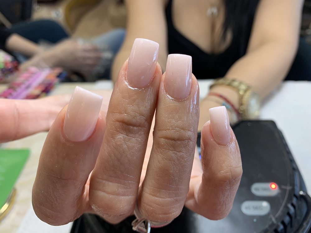 Apple Nails & Spa Logo