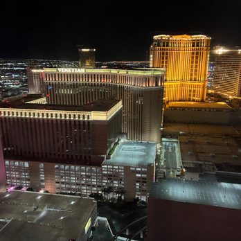 The High Roller - Amusement Parks Near Me - Las Vegas, Nevada