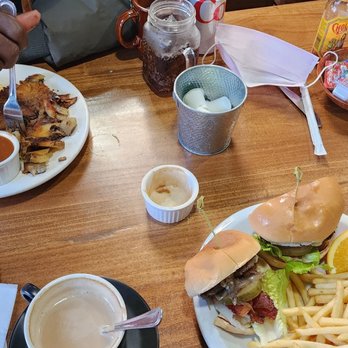 Maxine's Cafe - Blue cheese burger and Garbage omelet - Breakfast & Brunch Near Me - Los Angeles, California Maxine's Cafe - Blue cheese burger and Garbage omelet - Breakfast & Brunch Near Me - Los Angeles, California