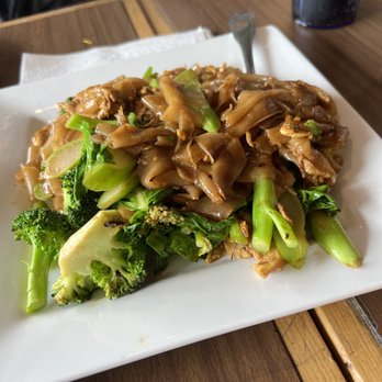 Thai Tasty - SN4. Pad See Ew - Thai Near Me - Panorama City, California Thai Tasty - SN4. Pad See Ew - Thai Near Me - Panorama City, California