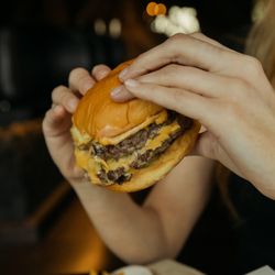 Jelly Roll's Goodnight - Burgers, beer, tattoos