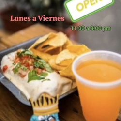 El Rey del Taco PR - Burrito del rey y jugo de parcha de 12 oz.