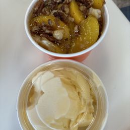 Cinnamon Peach praline cobbler Cinnamon Peach praline cobbler