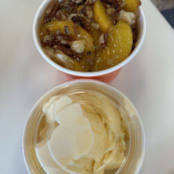 Peach Cobbler Factory - Cinnamon Peach praline cobbler - Desserts Near Me - Tampa, Florida Peach Cobbler Factory - Cinnamon Peach praline cobbler - Desserts Near Me - Tampa, Florida