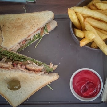 Chilai - Club Sandwich mit Pommes. 7,4 Eur - Cafes Near Me - Vienna, 9 Chilai - Club Sandwich mit Pommes. 7,4 Eur - Cafes Near Me - Vienna, 9