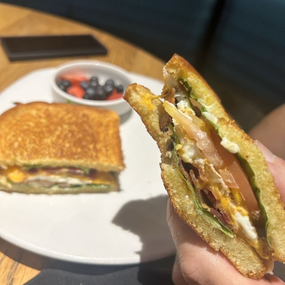 Tom's Watch Bar - Breakfast BLT - Sports Bars Near Me - Ridgefield, Washington