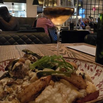 Yardbird - Dinner area - Southern Near Me - Las Vegas, Nevada