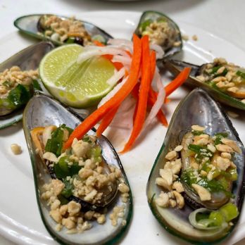 ViVi Pho Arapahoe - Grilled Mussels with butter, onion, and peanuts topping - Vietnamese Near Me - Centennial, Colorado