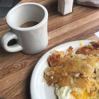 Peanuts Deluxe Cafe - Great little place that serves affordable breakfast all day! I love the atmosphere! - Diners Near Me - San Jose, California