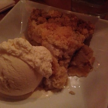 Pie Bar - Raspberry Rhubarb pie a la mode - Cocktail Bars Near Me - Seattle, Washington